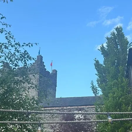 Darcy Magee No2 Apartman